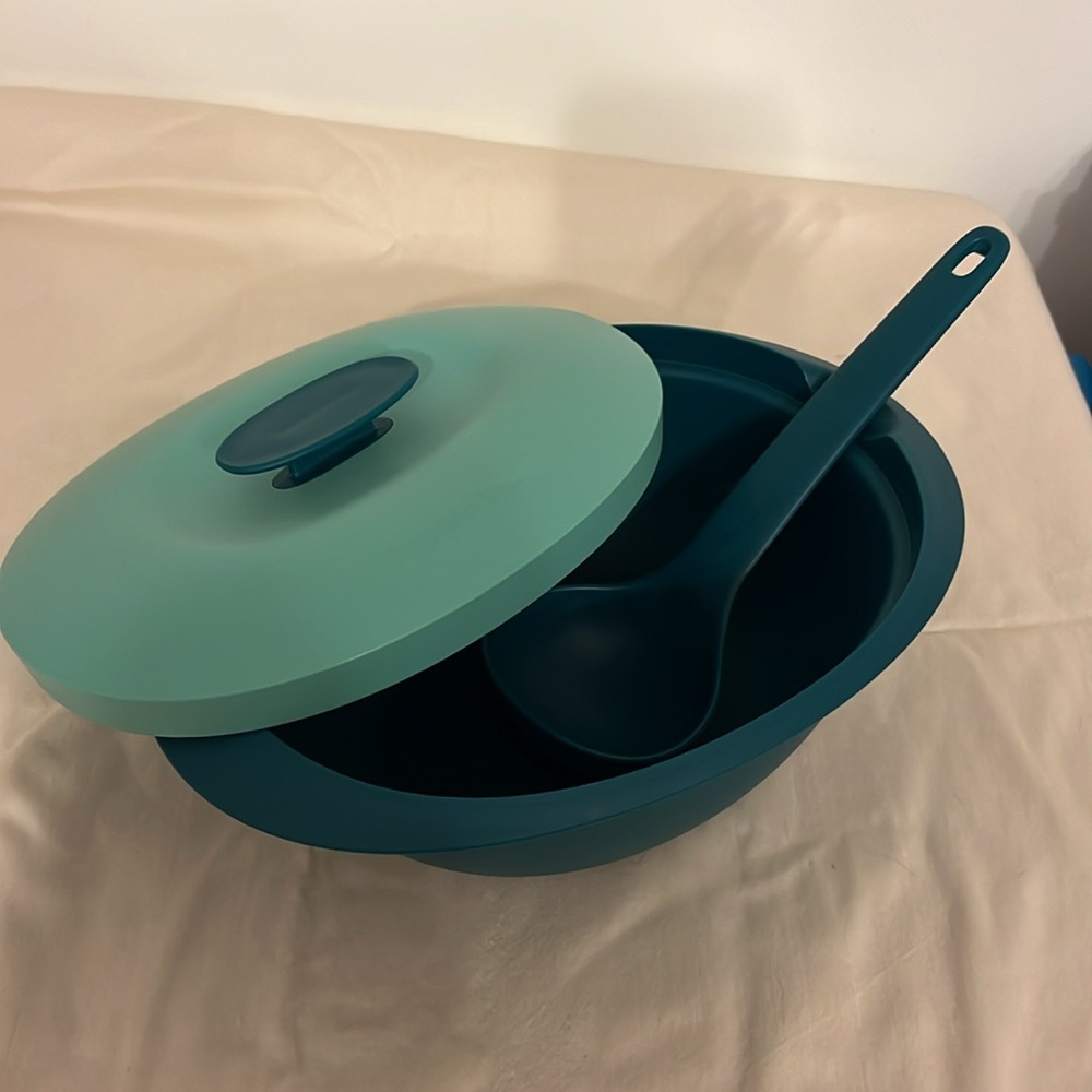 New item from Tupperware blossom soup server - Picture 3 of 8